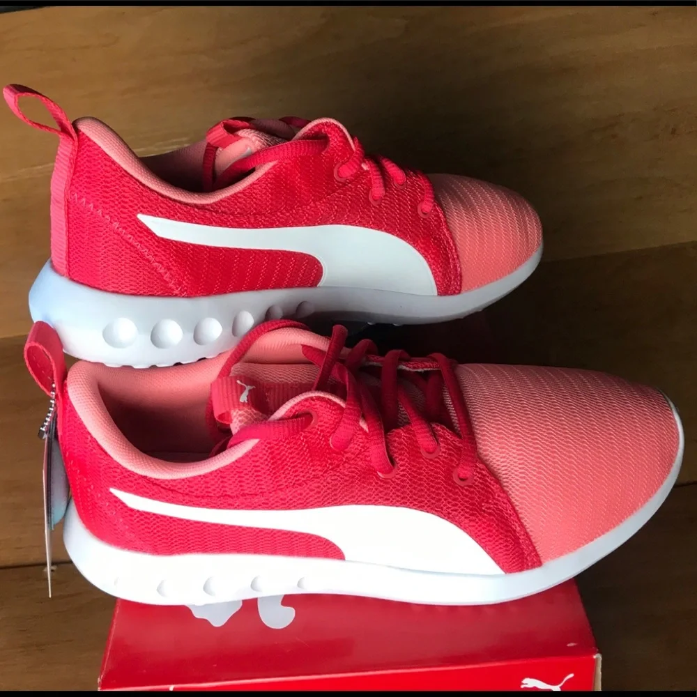 PUMA Soft Foam. Peach White 19997208 6.5C